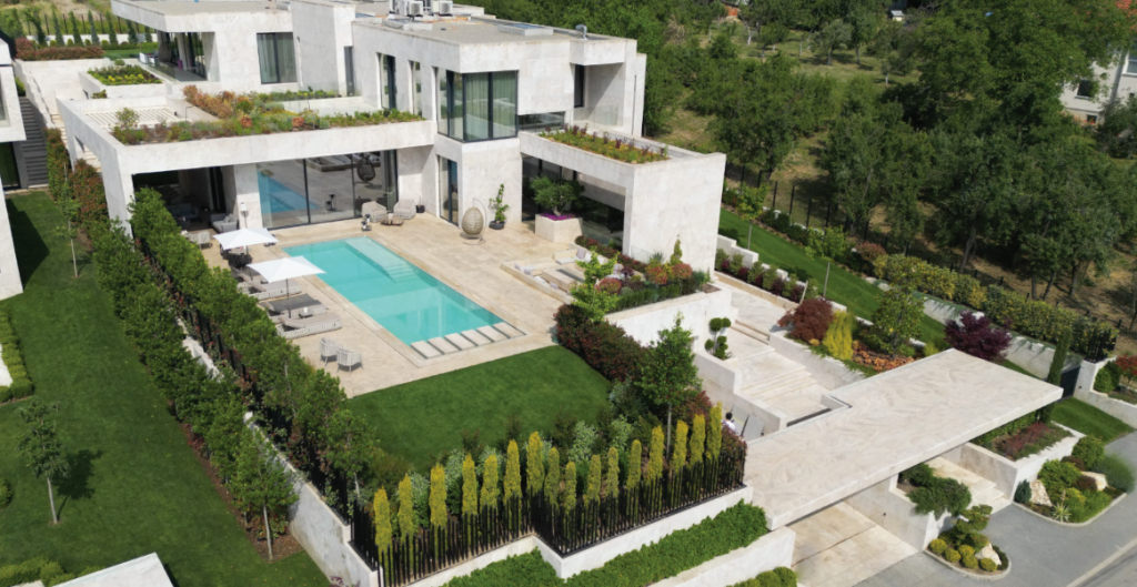 What Is a Carbon Steel Pool? 3 Carbon Steel Pools 15